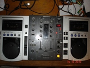 Продам 2 CD проигрывателя Pioneer CDJ-100s и пульт Pioneer DJM- 400. 