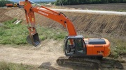 Продаем Гусеничный экскаватор Hitachi ZX 240// конца 2008 года