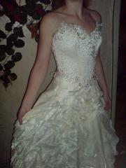 Шикарное свадебное платье с перчатками