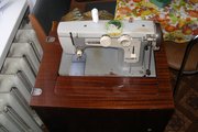 Продам швейную машинку Чайка - 111 - торг уместен.