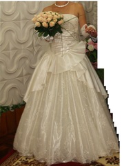 Продам красивое свадебное платье с вышивкой,  Донецк