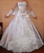 Продам шикарное белоснежное свадебное платье,  не венчаное.