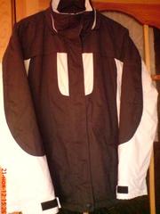 Куртка из коллекции WOB осень-зима,  черная с белой отделкой,  50 разм