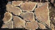  Камень песчаник  со сколом 