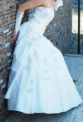Лаконичное свадебное платье 